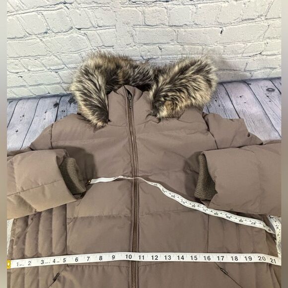 Land’s End Taupe Faux Fur Hood Trim Minimalist Classic Down Winter Coat L - Picture 11 of 12
